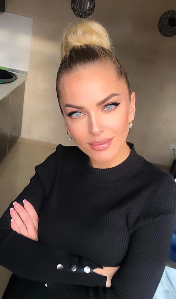 Marianna Profile image 9