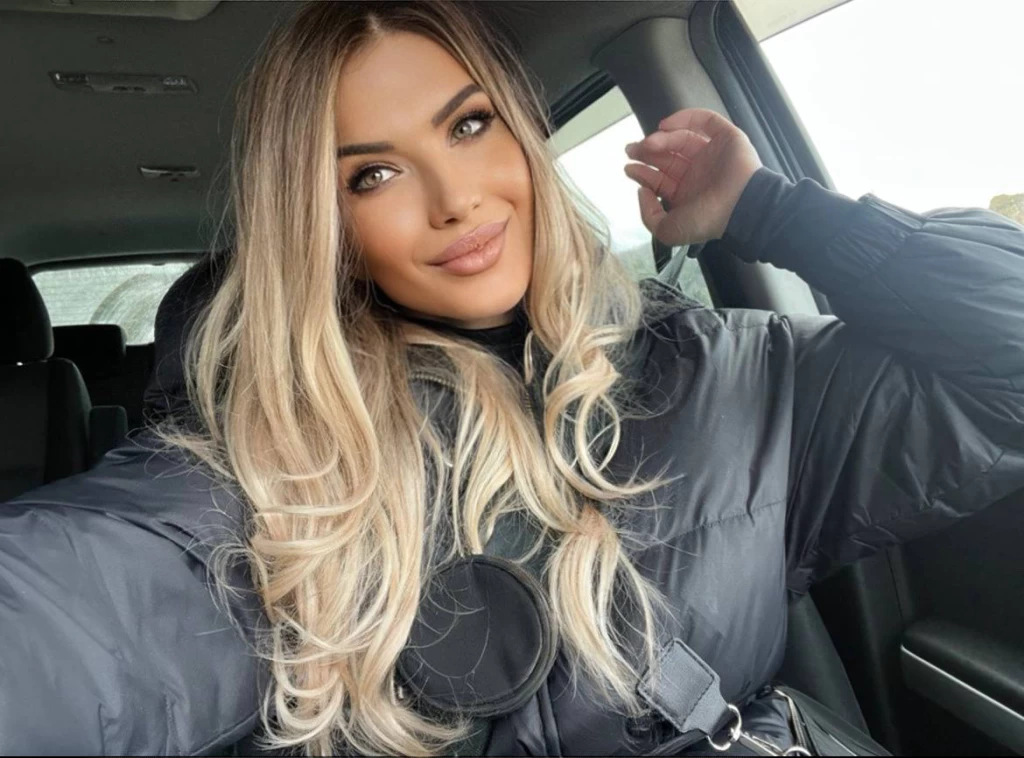 Olena Profile image 23