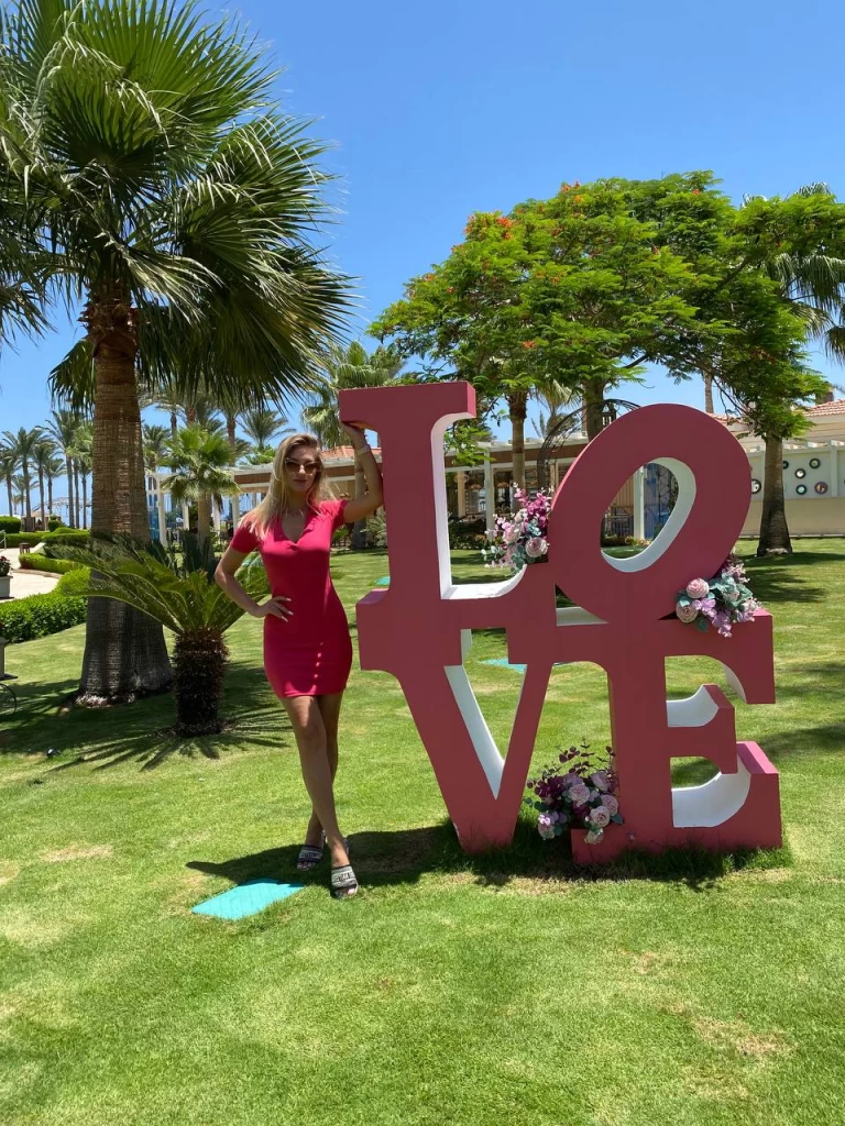 Anna Profile image 9