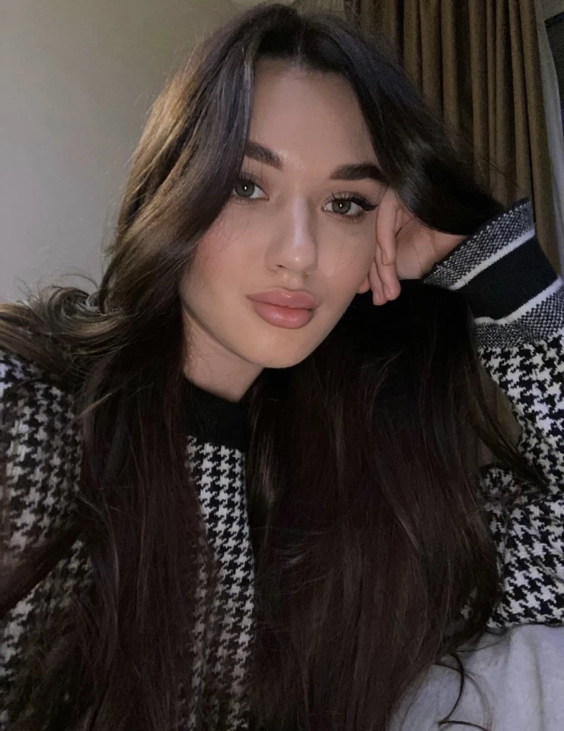 Alina Profile image 8