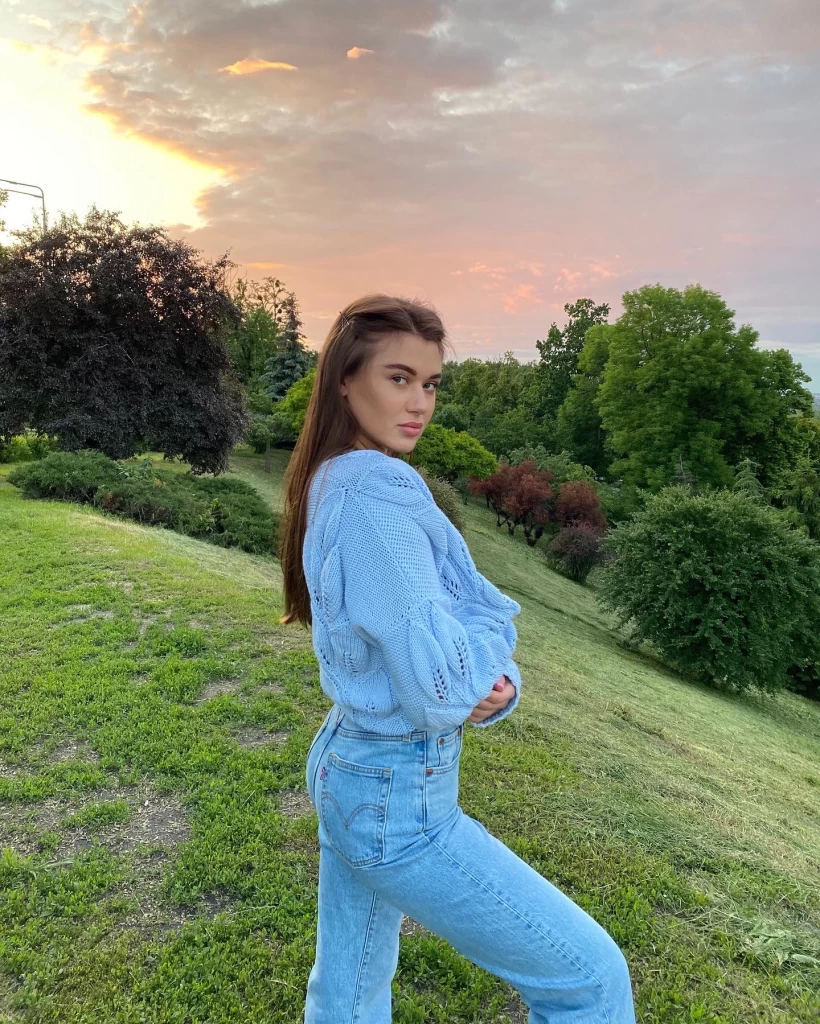 Alina Profile image 7