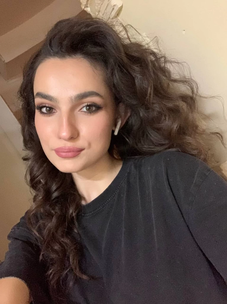 Yelyzaveta Profile image 8