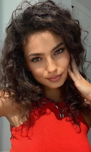 Yelyzaveta Profile image 13