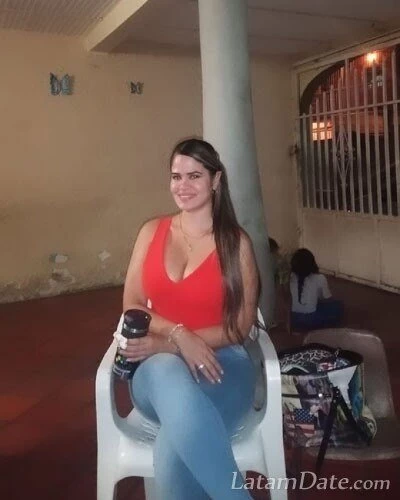 Daniela, 30