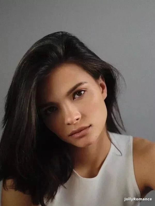 Alina Profile image 4