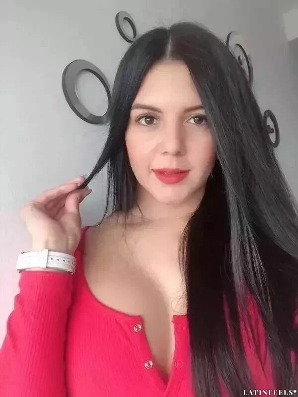 Angelica, 33