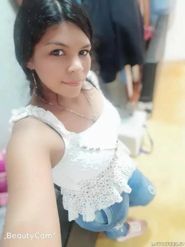 Adiela, 24