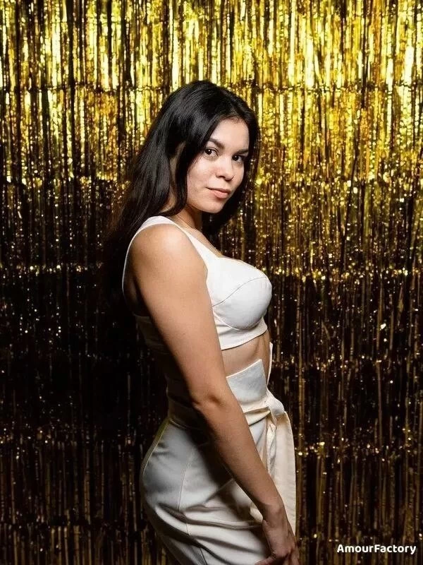 Elena Profile image 4