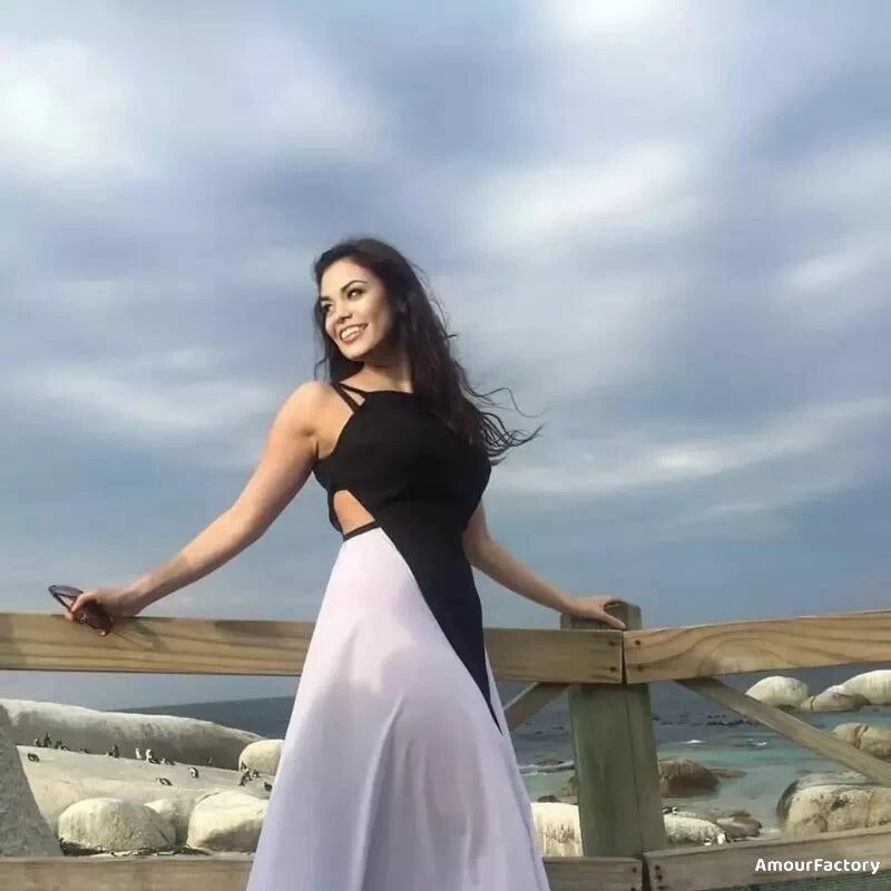 Elena Profile image 3