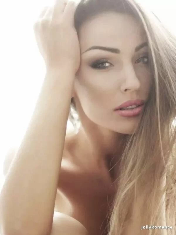 Karina, 30