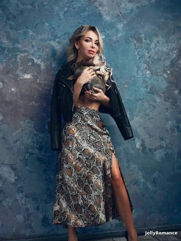 Yana Profile image 2