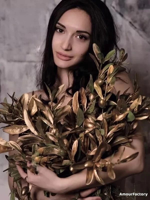 Valeria Profile image 2