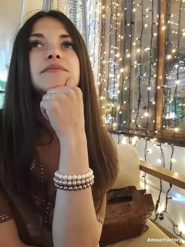 Anna, 35