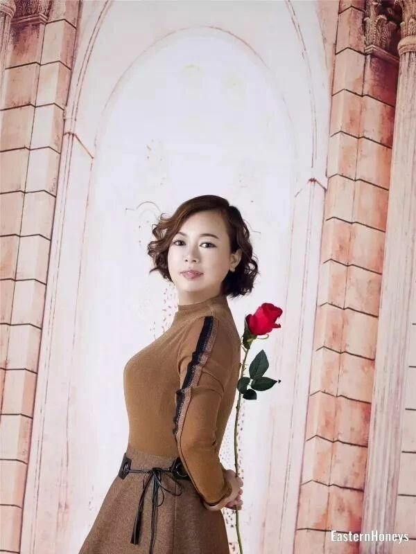 Yanhong, 42